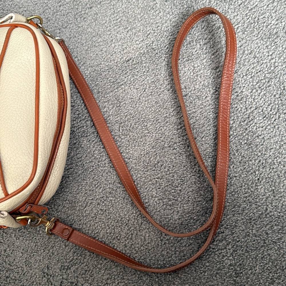 Rare-Vintage Dooney & Bourke Cream & Brown Leather Kitty Crossbody Bag. - Picture 7 of 14